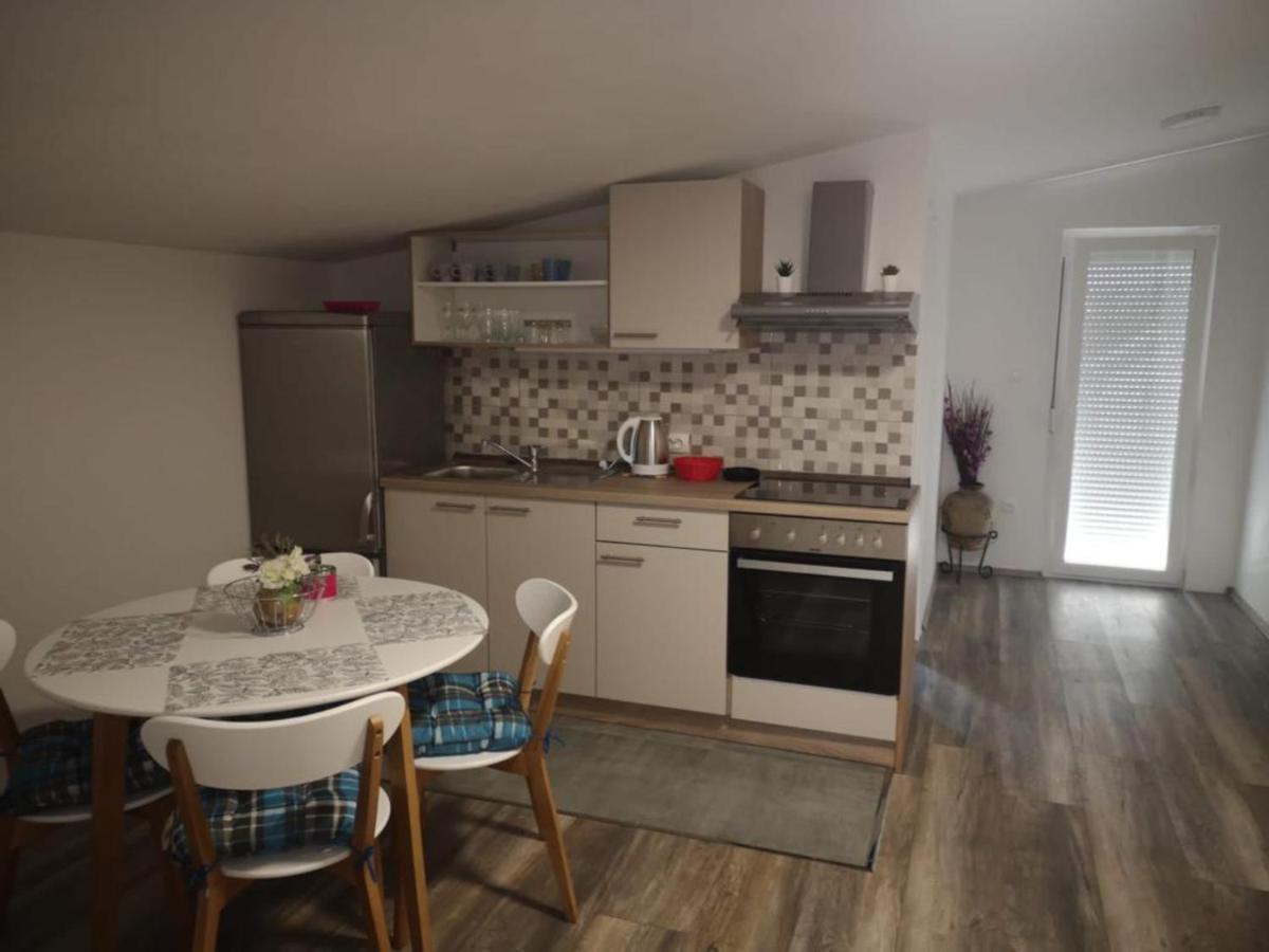 Apartments Tara Ražanac Extérieur photo