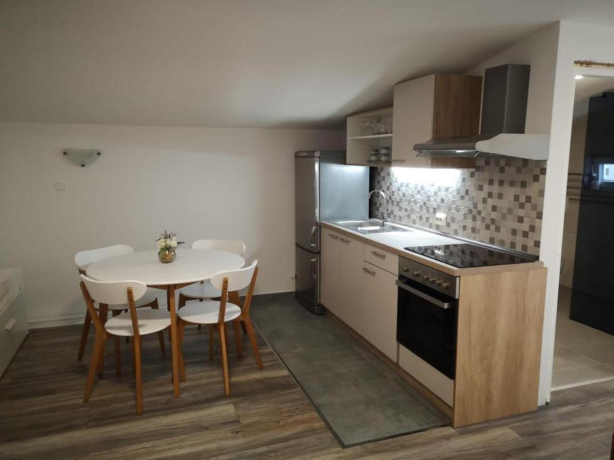 Apartments Tara Ražanac Extérieur photo