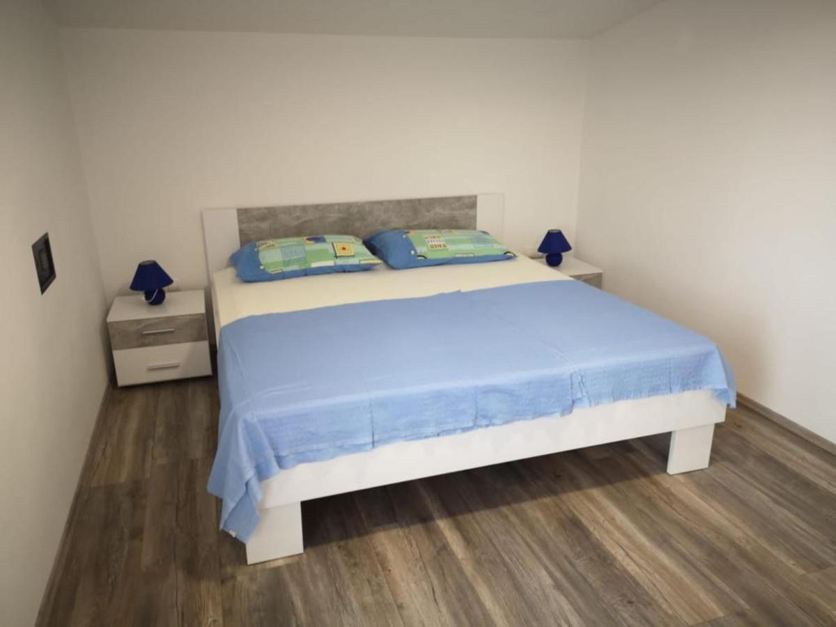 Apartments Tara Ražanac Extérieur photo