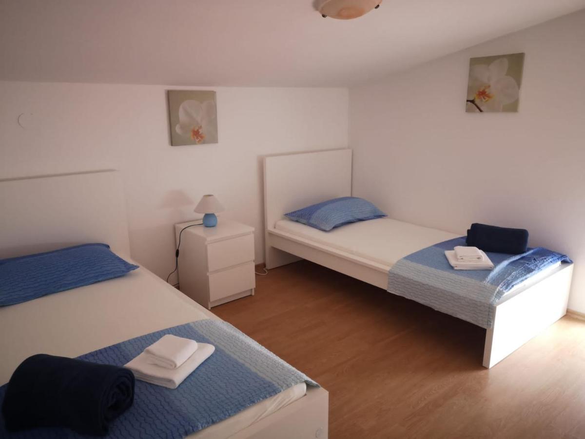 Apartments Tara Ražanac Extérieur photo