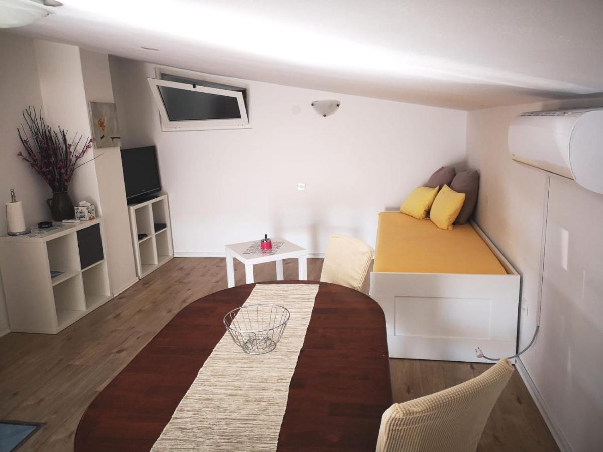 Apartments Tara Ražanac Extérieur photo