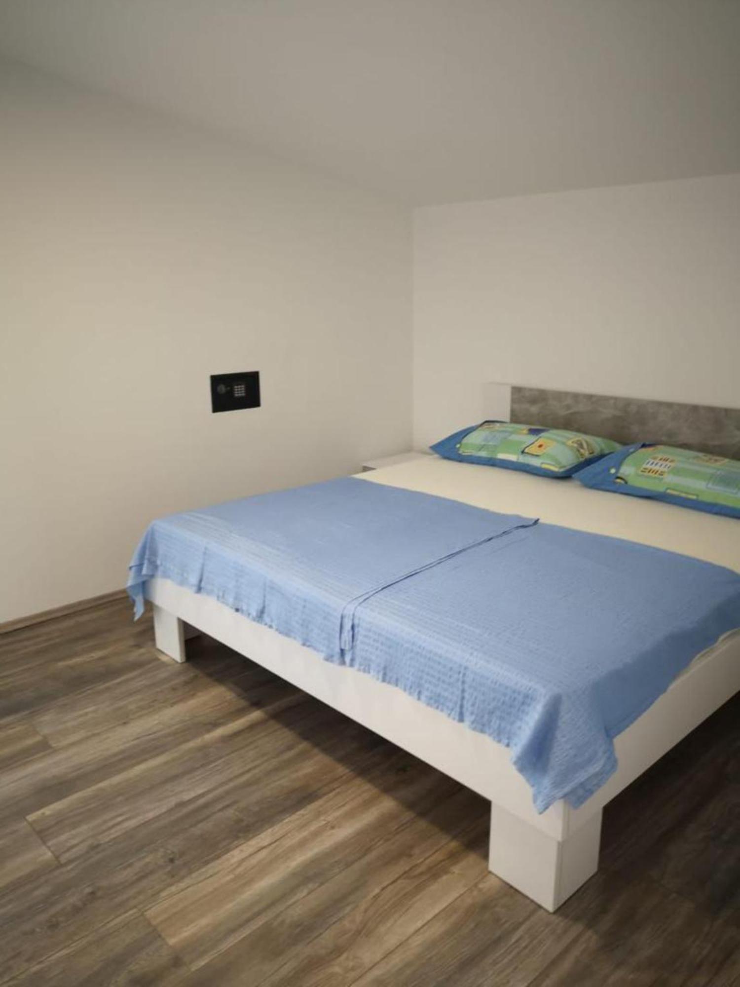 Apartments Tara Ražanac Chambre photo